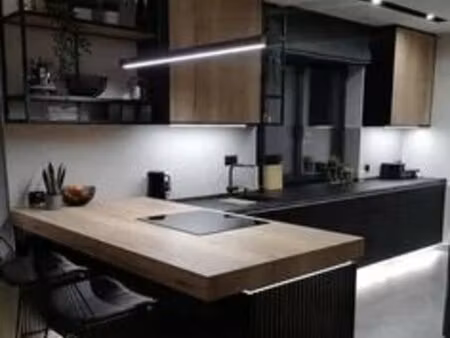 t3 traversant en etage avec 12m2 de balcon et parking