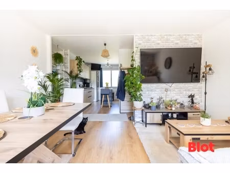 a vendre en exclusivite chez blot immobilier - appartement t3 avec balcon et garage