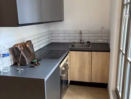 grand studio de 29m2 avenue de la gare au 2 eme et dernier