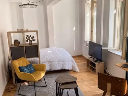 t1 27m² meublé rénové au coeur des carmes