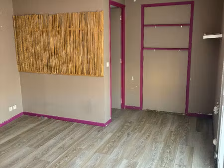 local commercial figeac 28 m2