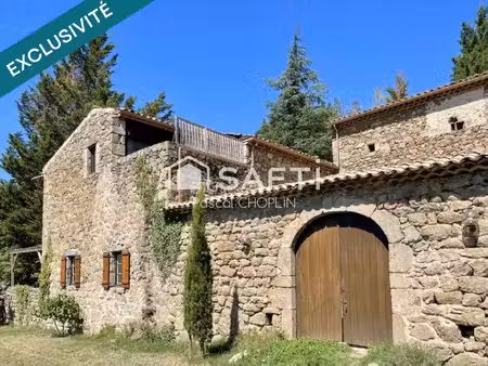 ancienne magnanerie du xviii siècle en pierre restaurée  en pleine nature