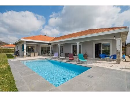 superbe maison de plain-pied 165 m² – 3/4 chambres – pièce