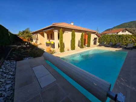 maison de plain pied  4 chambres  piscine