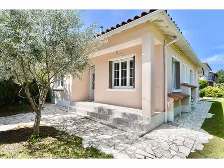 maison 4 pièces de 141 m² - croix daurade