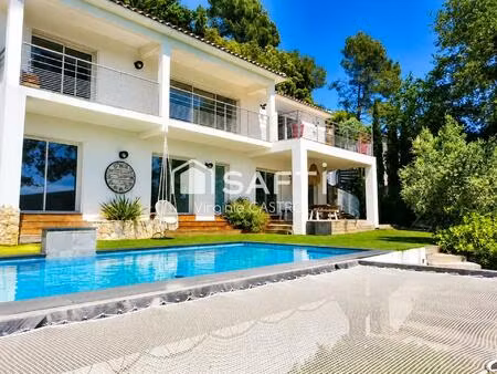 maison contemporaine de 200m2 avec piscine-garage-vue (à seulement 15mn de frejus)
