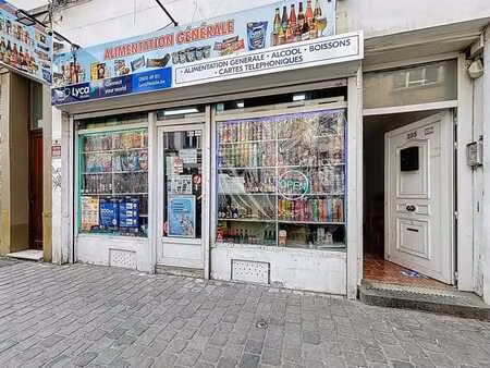 excellent rez-de-chaussée commercial d’environ 55 m2 !