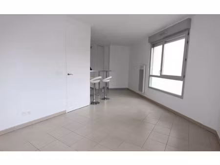 location appartement  m² t-1 à bussy-saint-georges  648 €