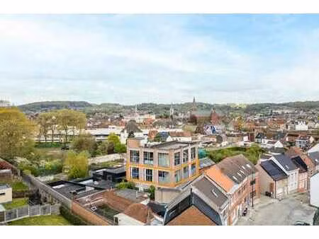 loft avec grande terrasse et possibilités de stationnement!