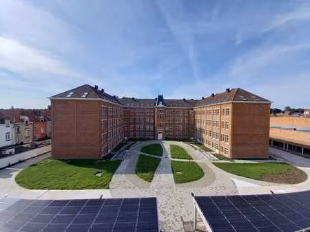 beau studio en duplex lumineux dans un bâtiment rénové