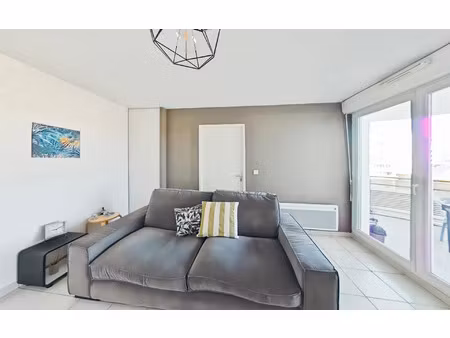 location appartement  m² t-1 à valence  650 €