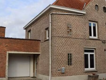 maison trois façades avec jardin et grande garage à malines