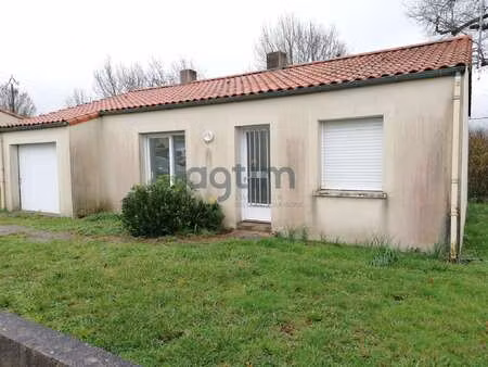 location maison aux landes-genusson (85130) : à louer / 70m² les landes-genusson