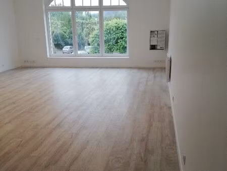 vivonne place du marche - grand appartement sejour 2 chambres