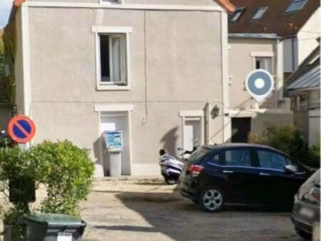 maison de ville divisée en 3 appartements