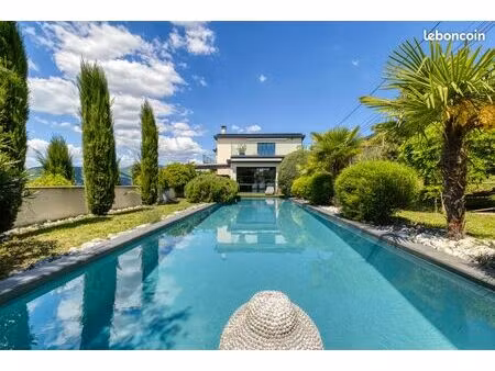 villa 10 pièces 270 m²
