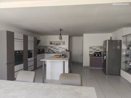 maison de village ( centre village )