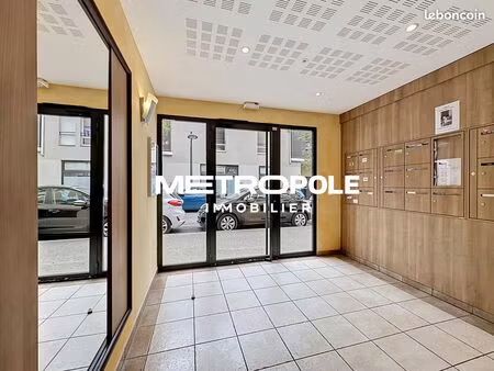 studio 1 pièce 33 m²