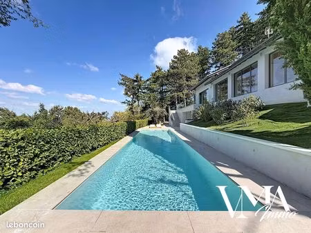 villa 7 pièces 313 m²