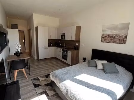 studio 1 pièce 27 m²