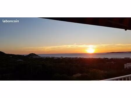 superbe t3 d'environ 70 m2 avec vue mer et calanque dans résidence fermée