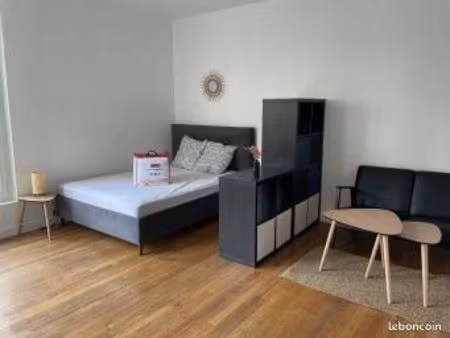 studio 1 pièce 33 m²