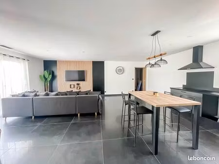 loue maison 3 chambres de septembre à juin