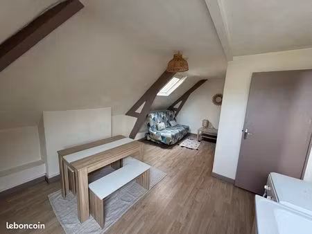 joli studio meublé