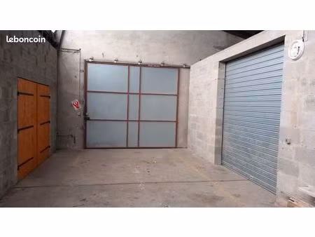 à louer box de stockage 115m²
