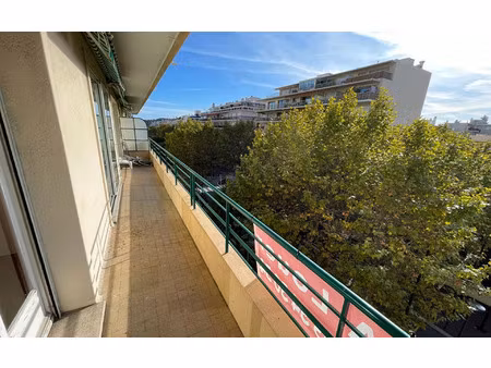 location appartement  82.46 m² t-3 à antibes  1 420 €