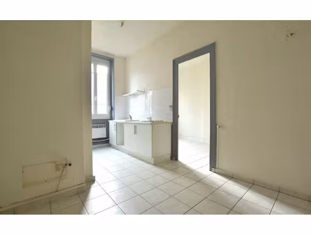 location appartement  27.32 m² t-2 à lyon 8  650 €
