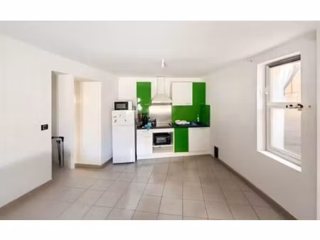 location appartement  28 m² t-2 à nîmes  430 €