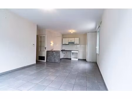location appartement  57 m² t-3 à toulouse  816 €