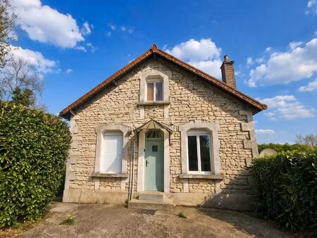 charmante propriété en pierre avec gîte  dépendances et jardin au cœur de la charente...
