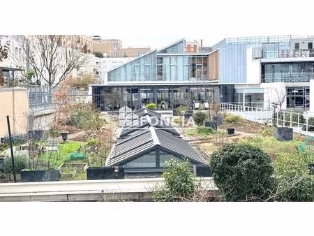 olympiades - studio (28 m2) ensoleille avec grand balcon - vue degagee sur jardin