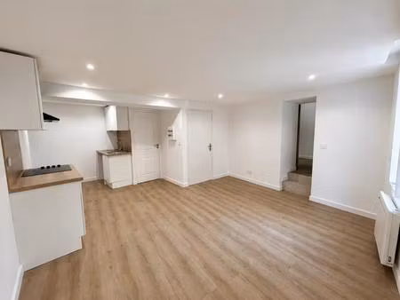 13530 trets – centre historique – appartement t2 + espace bureau – environ 43 m² – entière