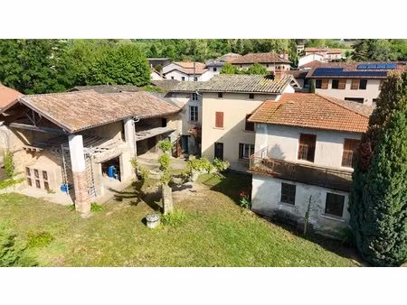 exclusivité – ancienne ferme à rénover avec dépendances et fort potentiel constructible – 