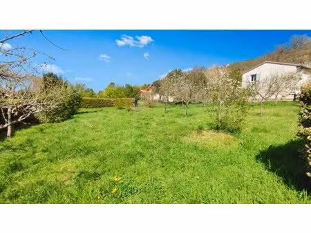 terrain constructible de 800m²