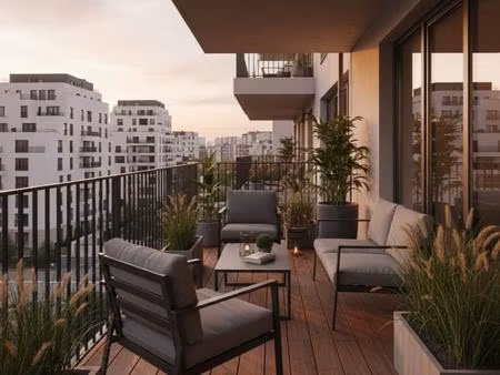 un extérieur ensoleillé pour une vie citadine apaisée…