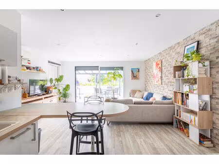 a vendre _ très bel appartement de 68.87 m² avec jardin et terrasse   et garage proche mer
