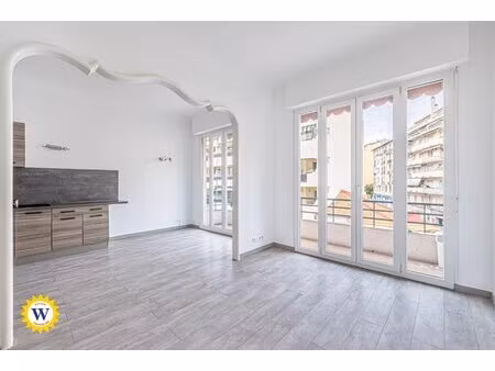 nice centre - 3 pieces vide