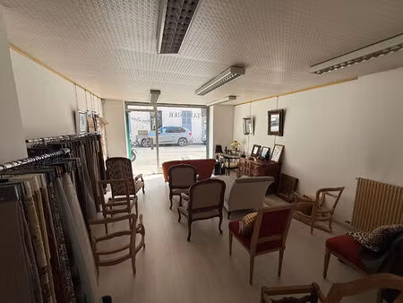 local commercial pau 52 m2