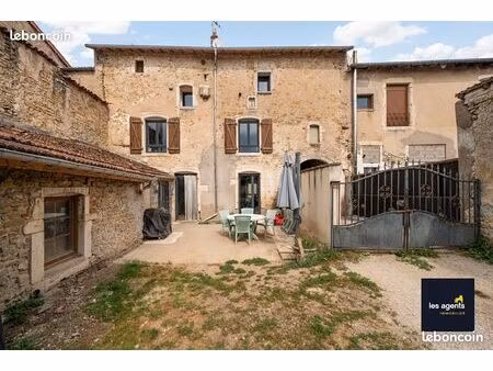 maison familiale 7 pièces 226 m² - jardin 861m² - dépendances