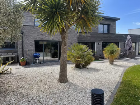 superbe maison récente de 8 pièces à vendre à locmaria-plouzané - prestations de prestige