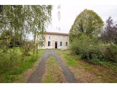charentaise authentique – 294 m² sur parc de 5 625 m² – très beau potentiel de rénovation