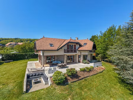villa familiale avec vue dominante sur le lac et les alpes