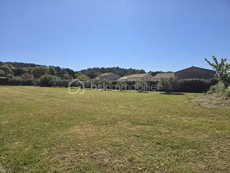 terrain de 1 700 m² à lauris