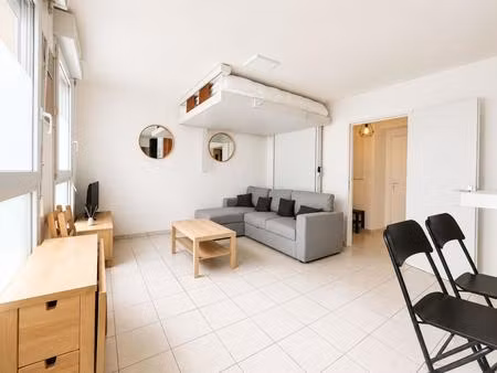 grand studio à louer à 5min de la gare