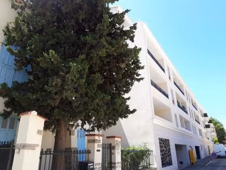 t2 avec terrasse et garage à toulon
