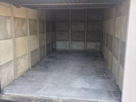 parking / box eysines